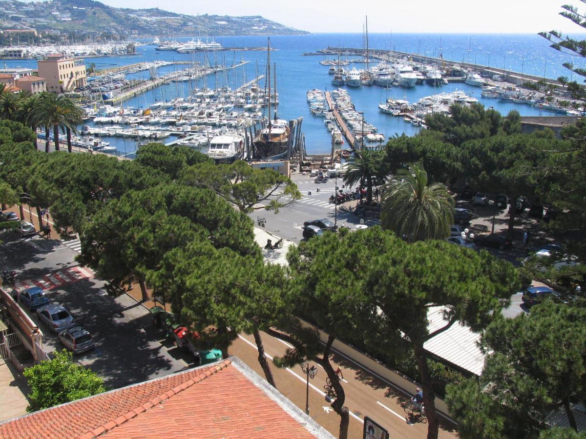 Maison Du Port Vieux Apartment Sanremo Luaran gambar