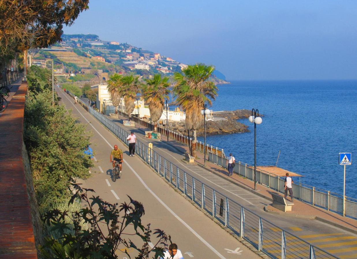 Maison Du Port Vieux Apartment Sanremo Luaran gambar