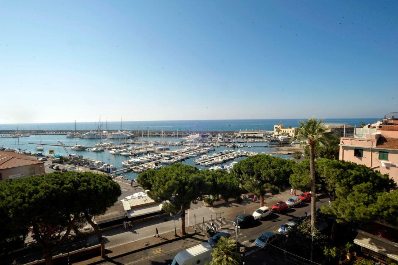 Maison Du Port Vieux Apartment Sanremo Luaran gambar