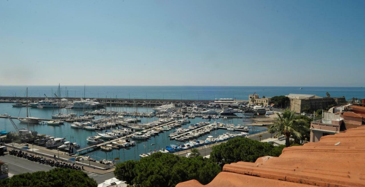 Maison Du Port Vieux Apartment Sanremo Luaran gambar