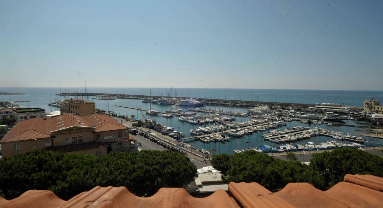 Maison Du Port Vieux Apartment Sanremo Luaran gambar